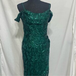 Windsor Tamara Off-The-Shoulder Mermaid sequin Formal Dress. NWT. Size M.